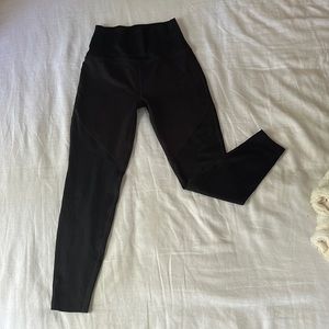 Beyond Yoga black textured leggings - excellent condition, size M medium